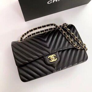 Classic CHANEL Bag: A Stylish and Versatile Choice for Elegance